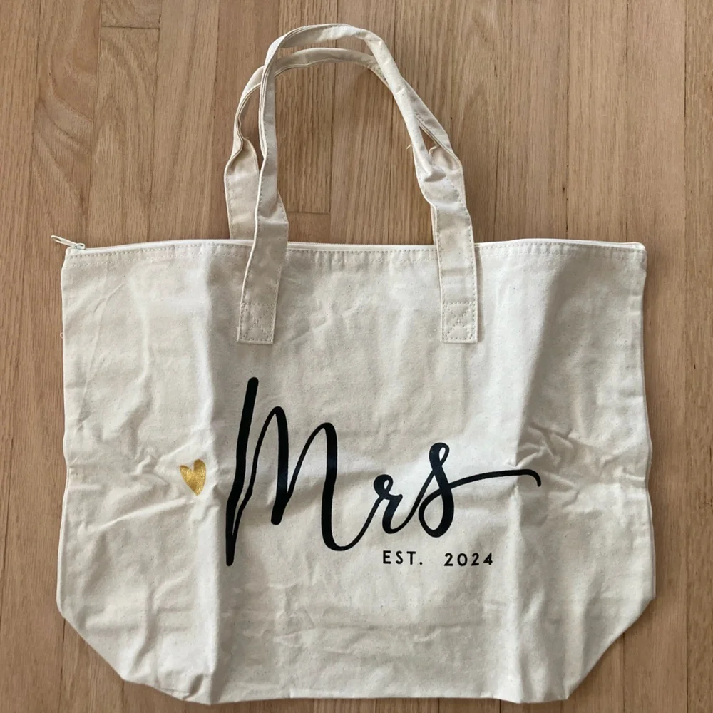 NWOT CARAKNOTS 'Mrs est 2024' Canvas‎ Tote Bag Bride Bridal Shower Bridesmaid